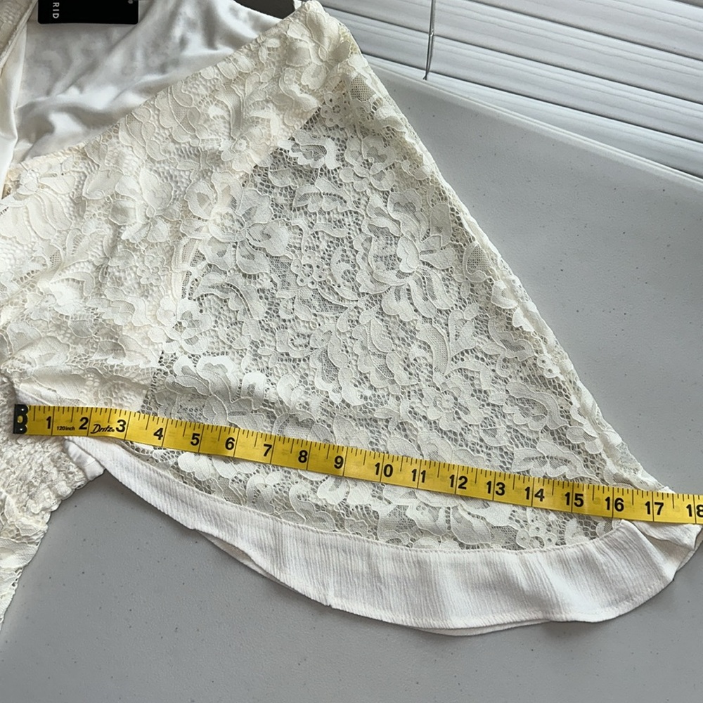 NWT TORRID Cream Lace V-Neck Romper Size 2. - Picture 11 of 16